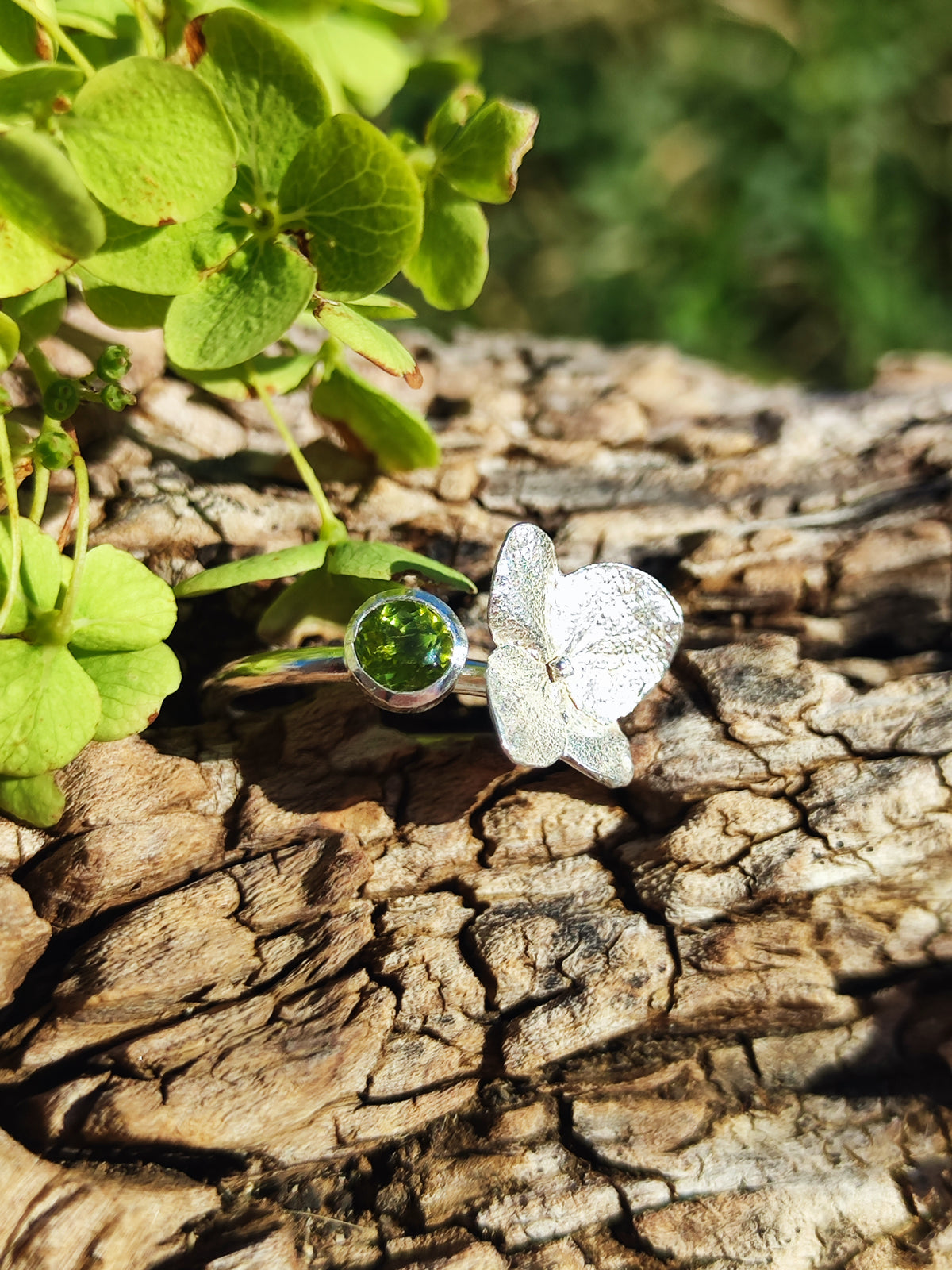 Hortensien Ring mit Peridot