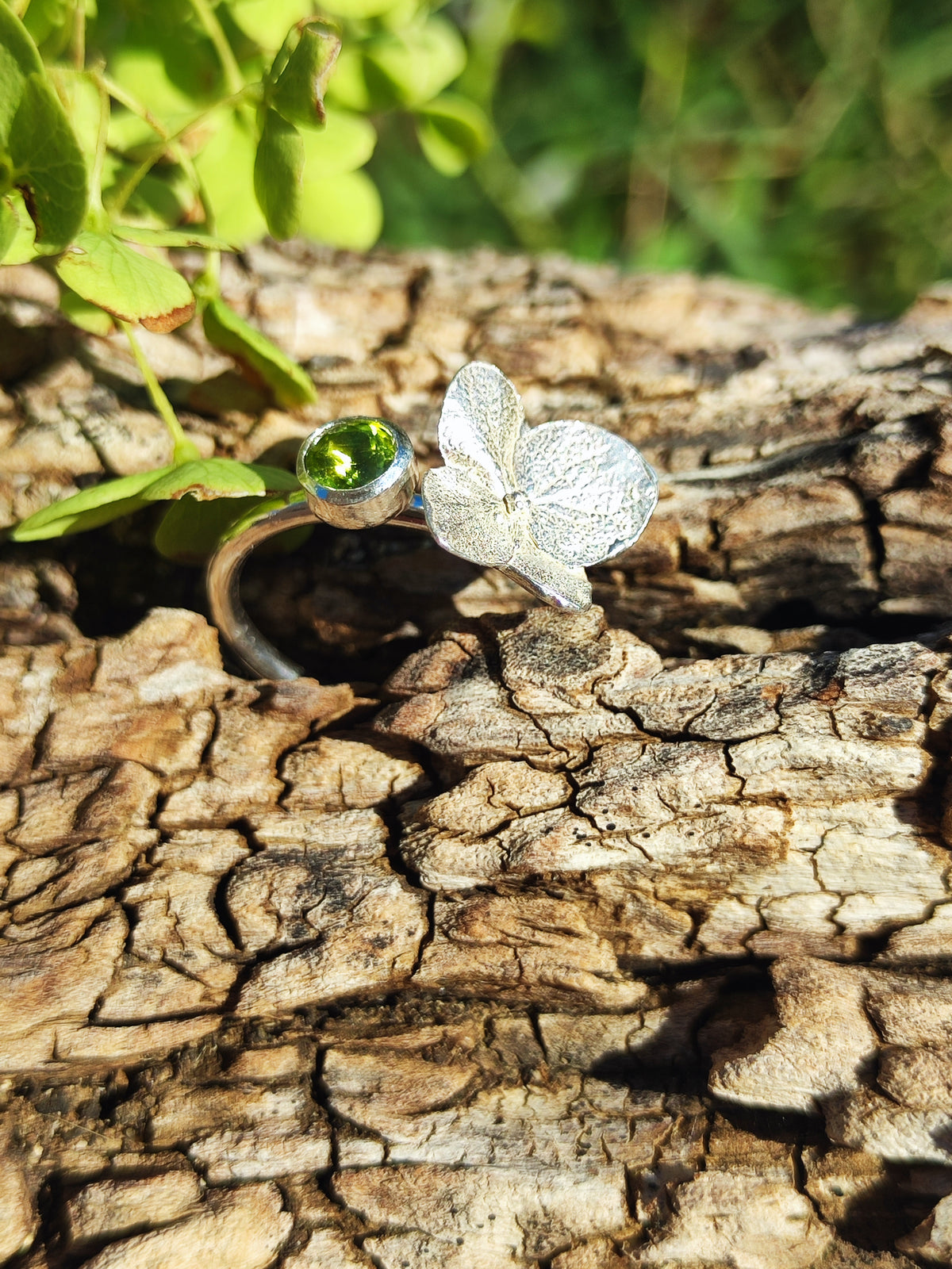 Hortensien Ring mit Peridot