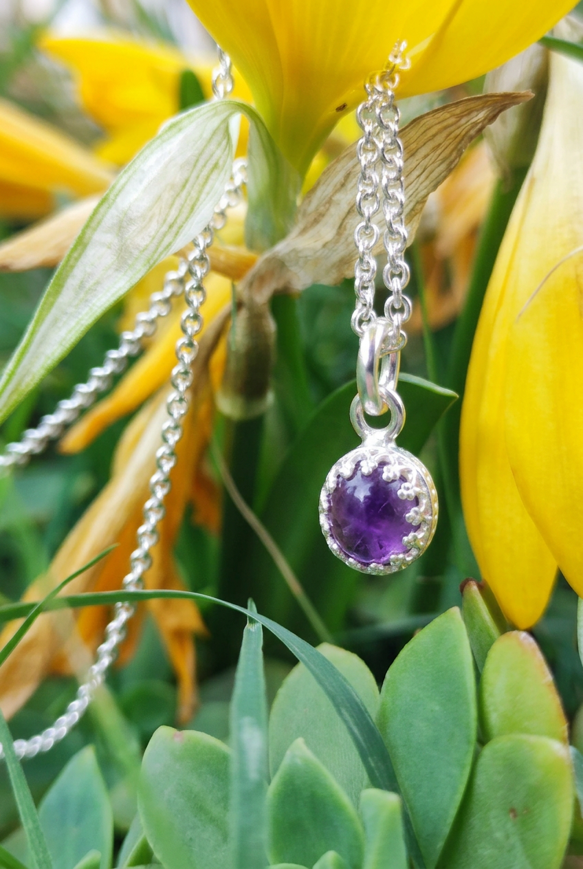 Amethyst Anhänger in Kröhnchen Fassung